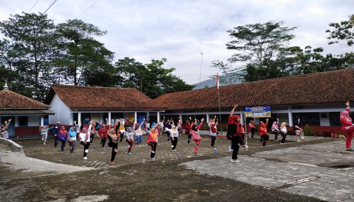 JUMAT SEHAT SENAM BERSAMA BU CAMAT KARANGSAMBUNG 01