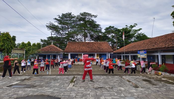 JUMAT SEHAT SENAM BERSAMA BU CAMAT KARANGSAMBUNG 02