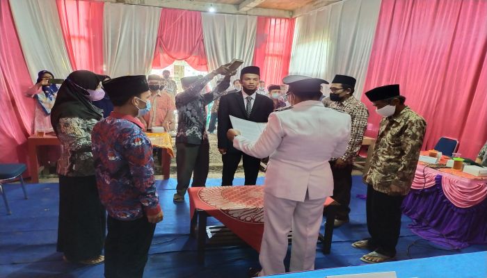 PENGAMBILAN SUMPAH DAN PELANTIKAN PERANGKAT DESA DESA TLEPOK 01