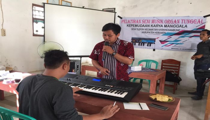 PELATIHAN ALAT MUSIK ORGAN TUNGGAL KARANG TARUNA KARYA MANNGGALA 02